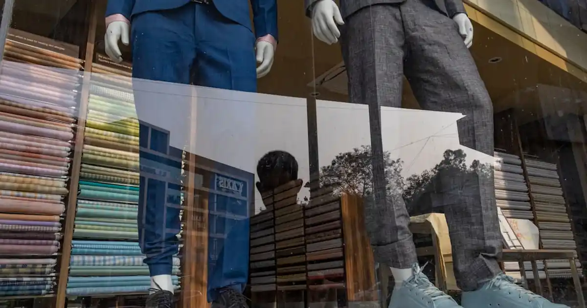 Master Tailor Tanbir Alam explaining custom vs bespoke tailoring in Kolkata - Tanbir Style Zone
